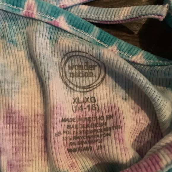 Pajamas set 8$ size 14-16 in kids for the top and size 10-12 for shorts - Picture 3 of 3